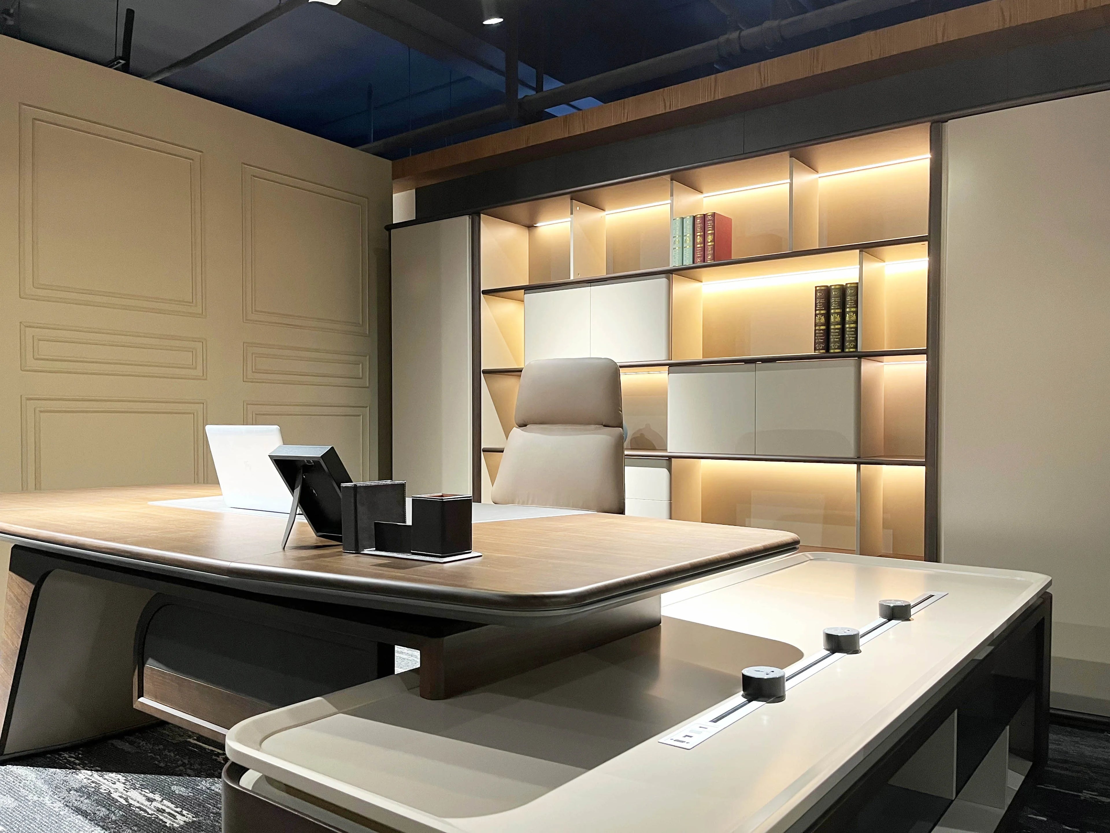 Modern work desk for new buildings