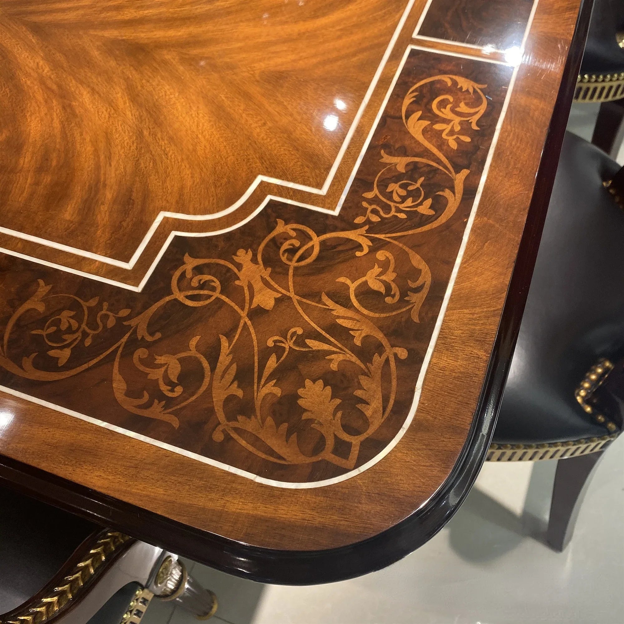 Custom Alexander Villa Dining Table: British Classical Mahogany with Inlaid Shell