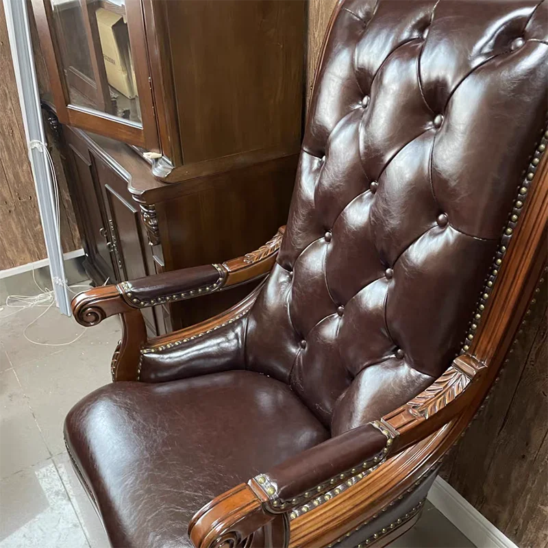 Swivel Office Chair - Executive Gaming and Relaxing Design.