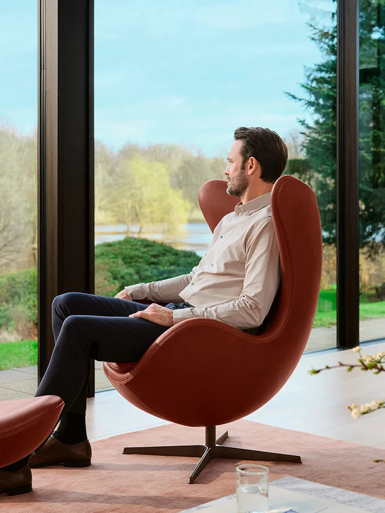 European Leather Eggshell Single Sofa Chair: Modern, Simple Design for Leisure Living Rooms