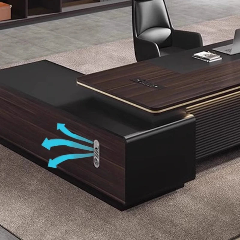 L-shaped desk suitable for reading and gaming