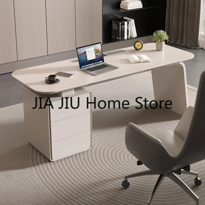Italian luxury office desks—modern, simple, and ideal for work.